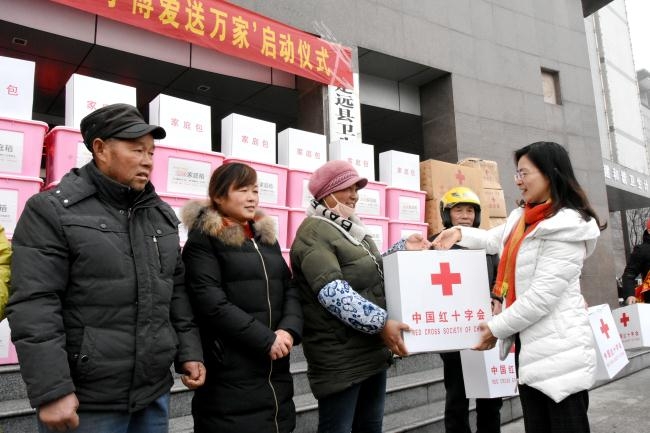 滁州市红十字会2018年“红十字博爱送万家”启动仪式在定远举行